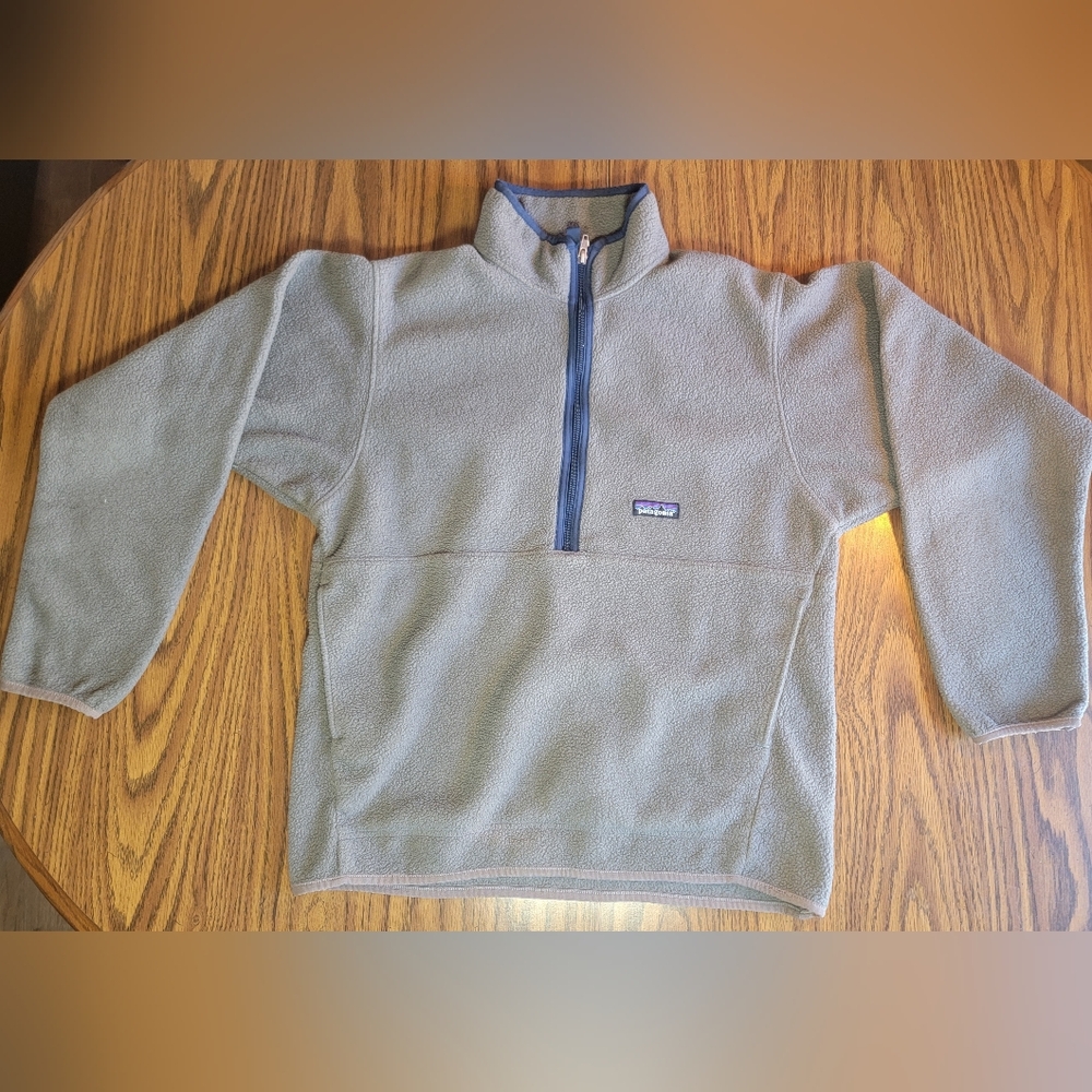 Patagonia Tan Zip Up Sweater with Soft Fleece Fabric and Long Sleeves